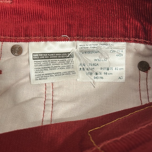 Red Levi’s Corduroy Women’s Pants - Picture 6 of 6